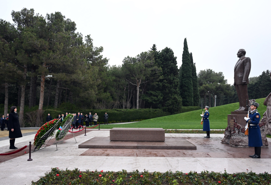 Une délégation biélorusse visite les allées d’Honneur et des Martyrs