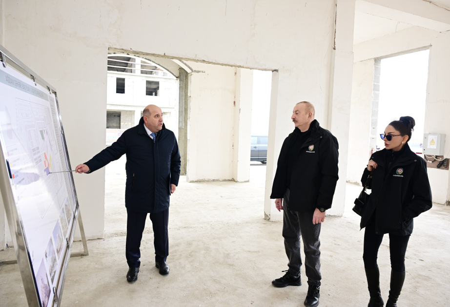 Familiarización del Presidente de Azerbaiyán con las obras de construcción del 2º Complejo Residencial de Aghdam