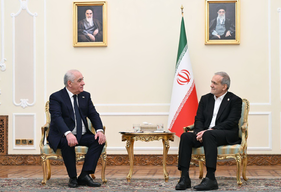 El Primer Ministro de Azerbaiyán se reúne con el Presidente de Irán