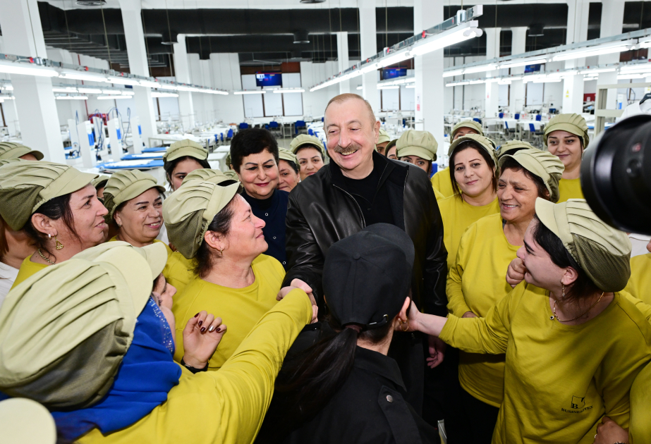 Familiarización con la Fábrica de Confección Textil de Khankendi, empresa conjunta Azerbaiyano-Uzbeka