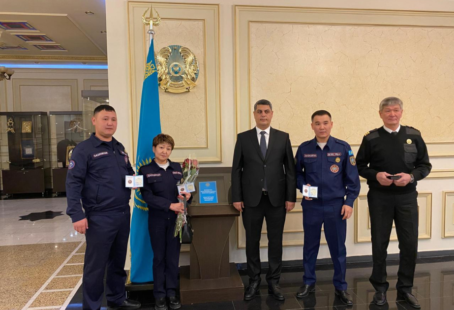 Сотрудники МЧС Казахстана награждены за участие в аварийно-спасательной операции в связи с крушением азербайджанского самолета