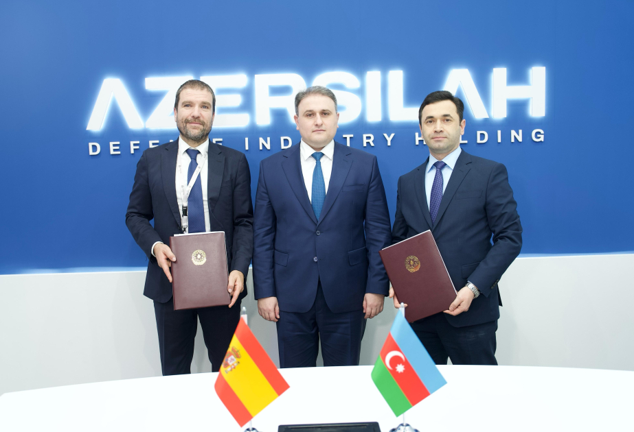 Ministro de Industria de Defensa de Azerbaiyán se reunió con los jefes de empresas extranjeras en la exposición "IDEX-2025"