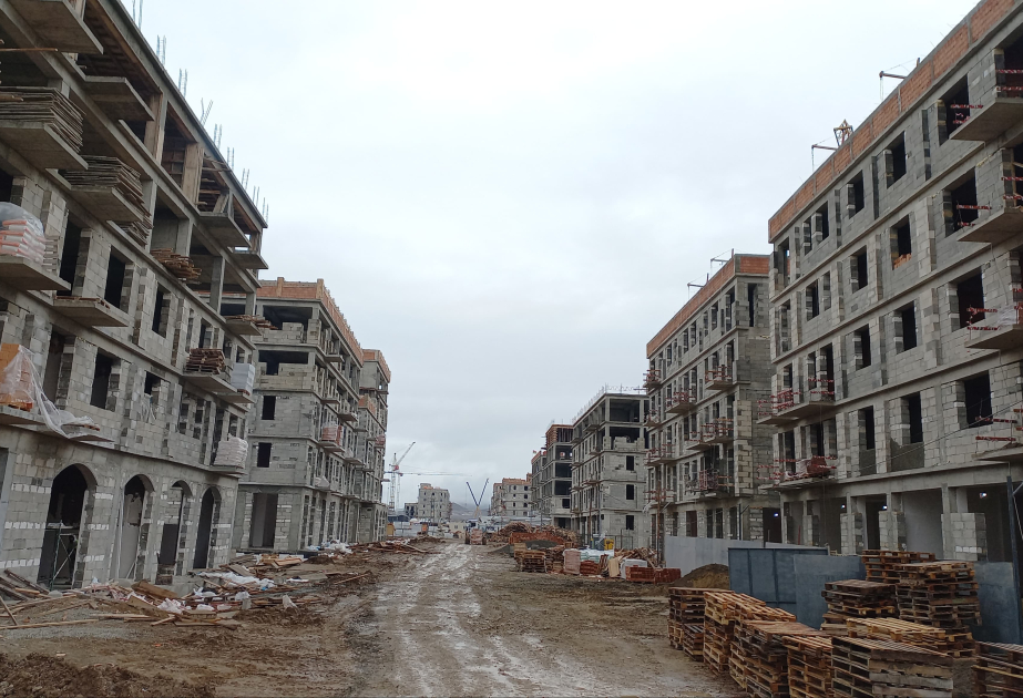 Ağdam şəhərindəki 2-ci yaşayış kompleksində tikilən binalarda, ümumilikdə 1268 mənzil olacaq