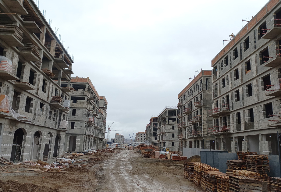 В зданиях, строящихся во 2-м жилом комплексе в городе Агдам, в целом будет 1268 квартир