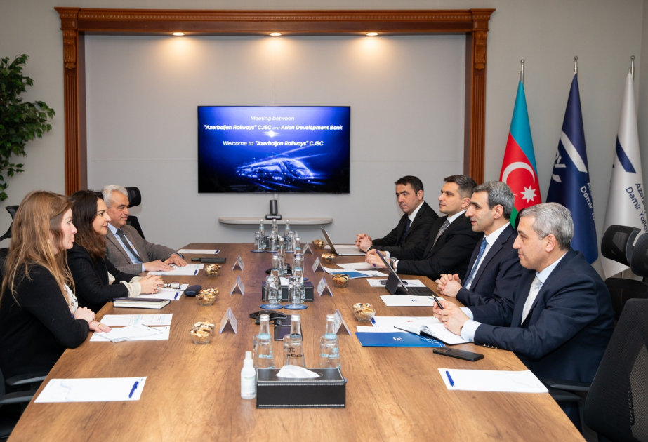 رئيس سكة حديد أذربيجان يناقش مع رئيس مندوبية بنك التنمية الآسيوي فرص تعاون جديدة