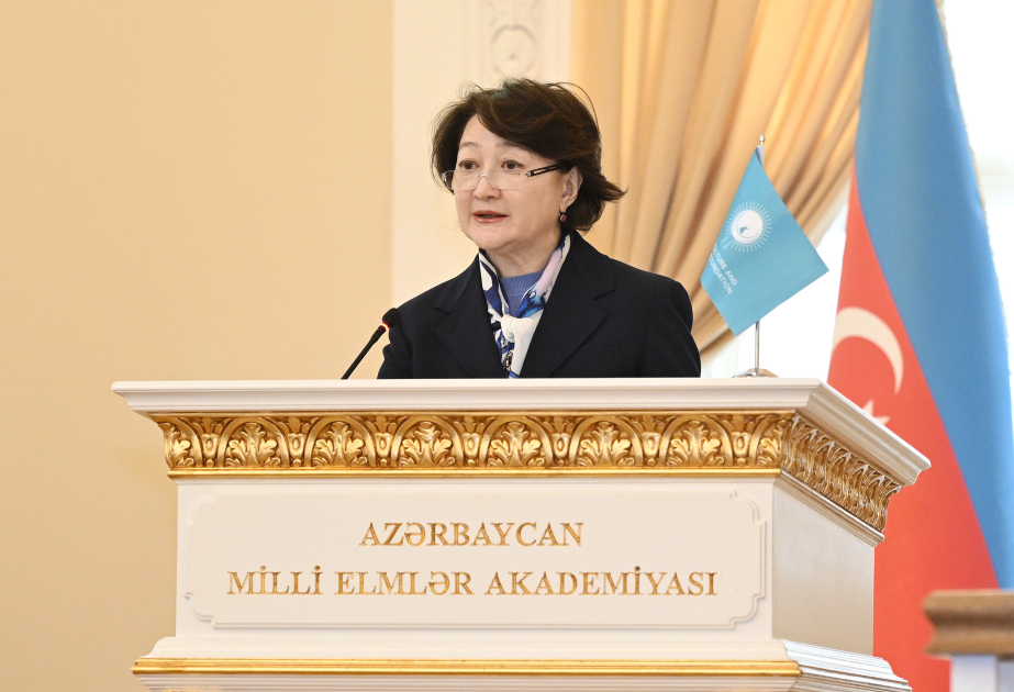 Aktotı Raimkulova AMEA-da Türk dünyası ilə bağlı aparılan tədqiqatları yüksək qiymətləndirib