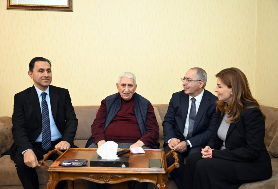 Mədəniyyət Nazirliyinin nümayəndələri Xalq artisti Arif Babayevi ziyarət ediblər