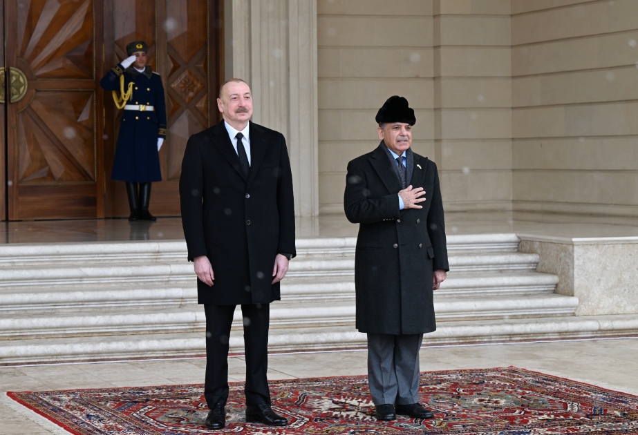 Bakou : Cérémonie d’accueil officiel du Premier ministre pakistanais Shehbaz Sharif VIDEO