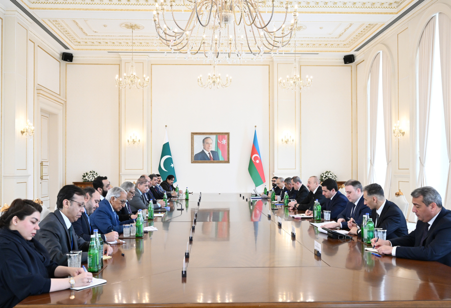 President of Azerbaijan Ilham Aliyev held expanded meeting with Prime Minister of Pakistan VIDEO