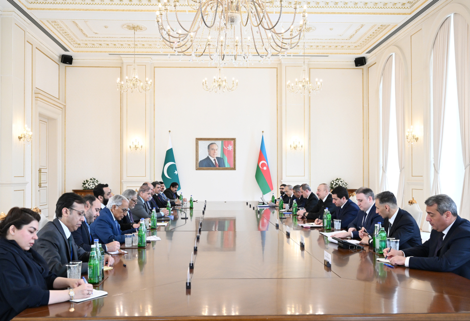 Präsident Ilham Aliyev und Premierminister Shehbaz Sharif treffen sich in erweitertem Format AKTUALISIERT VIDEO