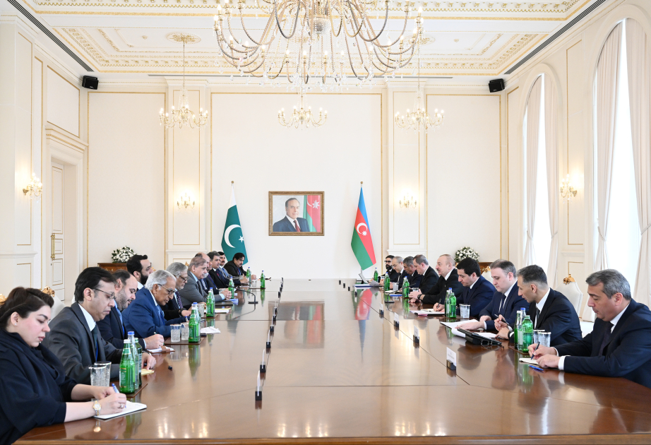 Comienza la reunión en formato ampliado del Presidente de Azerbaiyán con el Primer Ministro de Pakistán ACTUALIZADO