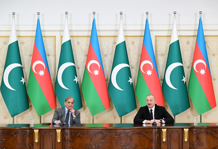 رئيس أذربيجان إلهام علييف ورئيس وزراء باكستان محمد شهباز شريف يدليان ببيانين صحفيين – تحديث