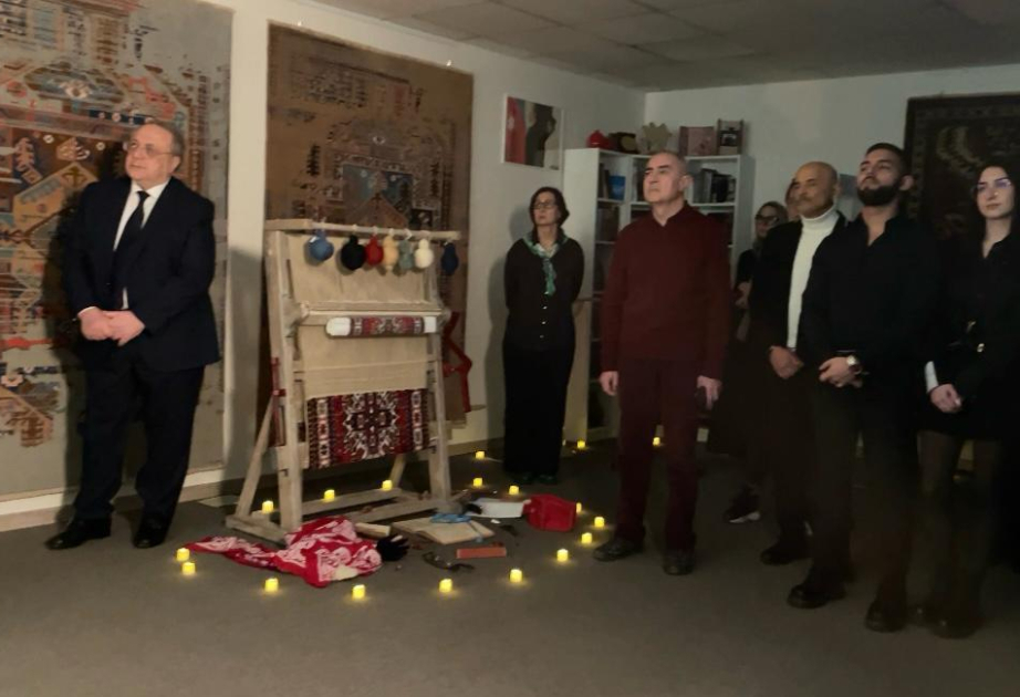 Praqada Xocalı soyqırımına həsr olunmuş “Natamam naxış” tamaşası nümayiş etdirilib