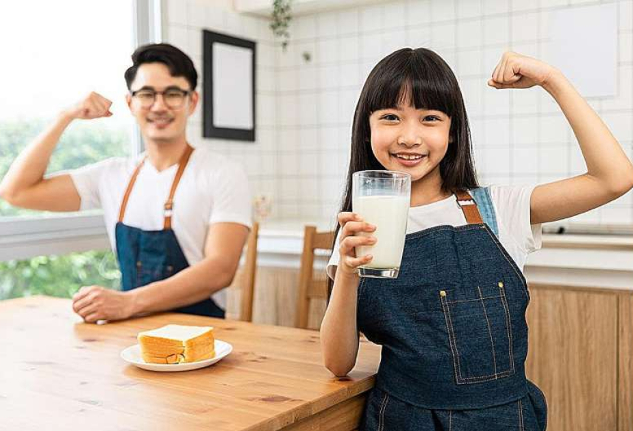 Water and plain milk are the healthiest drinks for kids, say experts