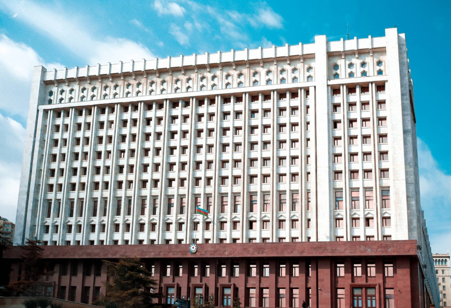 “Suverenliyin bərpası: siyasi müstəvidə yeni münasibətlər sisteminin formalaşdırılması” mövzusunda dəyirmi masa