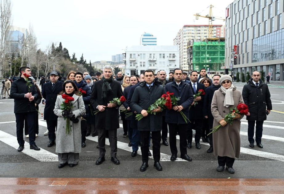 Mədəniyyət Nazirliyinin kollektivi Xocalı soyqırımı qurbanlarının xatirəsini yad edib