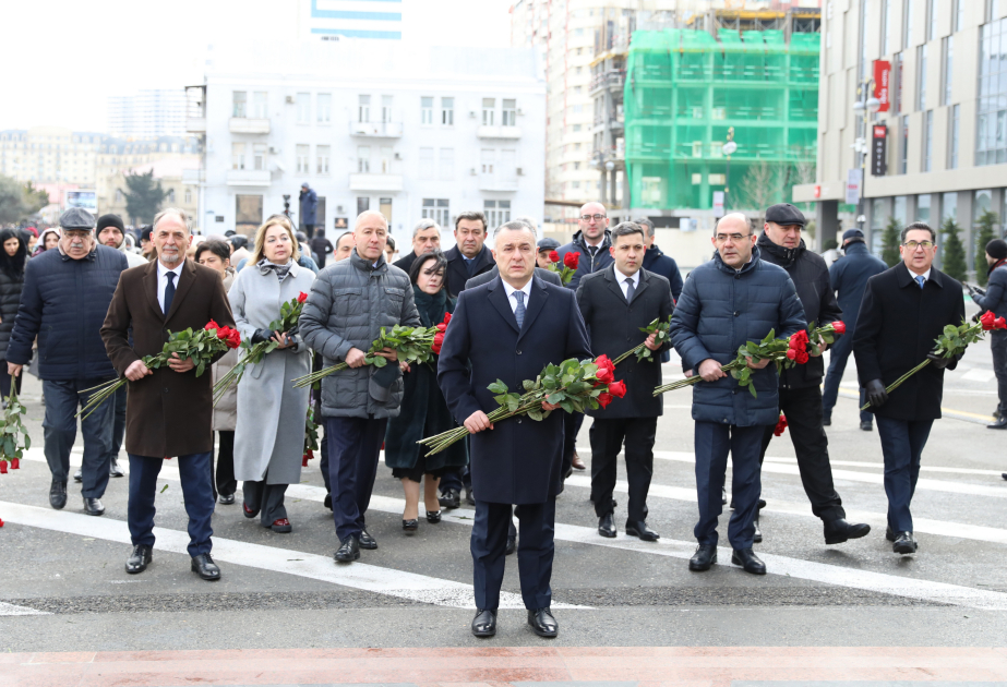 Səhiyyə Nazirliyinin rəhbərliyi “Ana harayı” abidəsini ziyarət edib