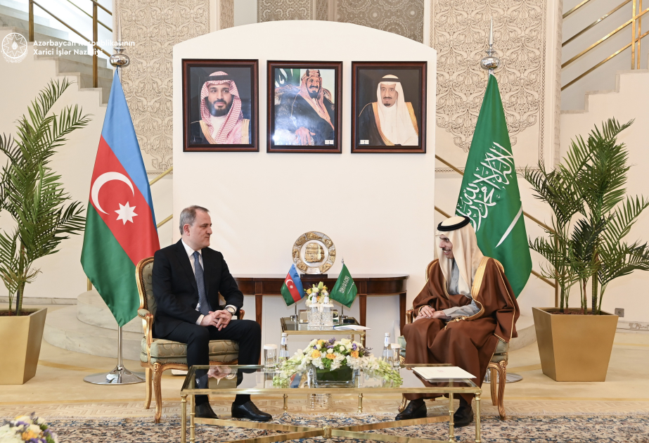 Aserbaidschan und Saudi-Arabien erörtern bilaterale und multilaterale Zusammenarbeit