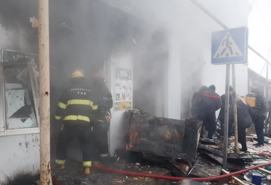Binə qəsəbəsində mağaza yanıb