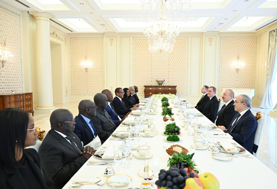 El Presidente de Azerbaiyán se reunió con su homólogo de Guinea-Bisáu en un almuerzo de trabajo en formato ampliado