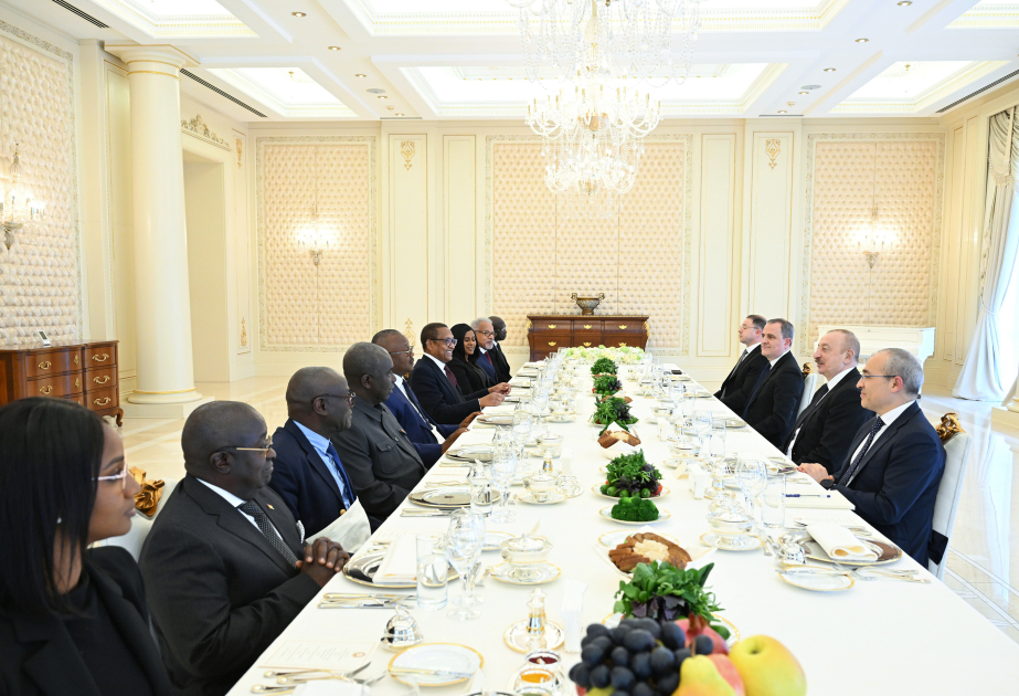 Präsidenten von Aserbaidschan und Guinea-Bissau treffen sich zum Lunch VIDEO