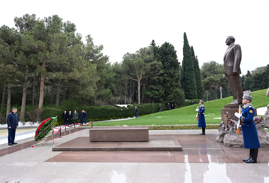 Kazakhstan`s PM pays tribute to National Leader Heydar Aliyev