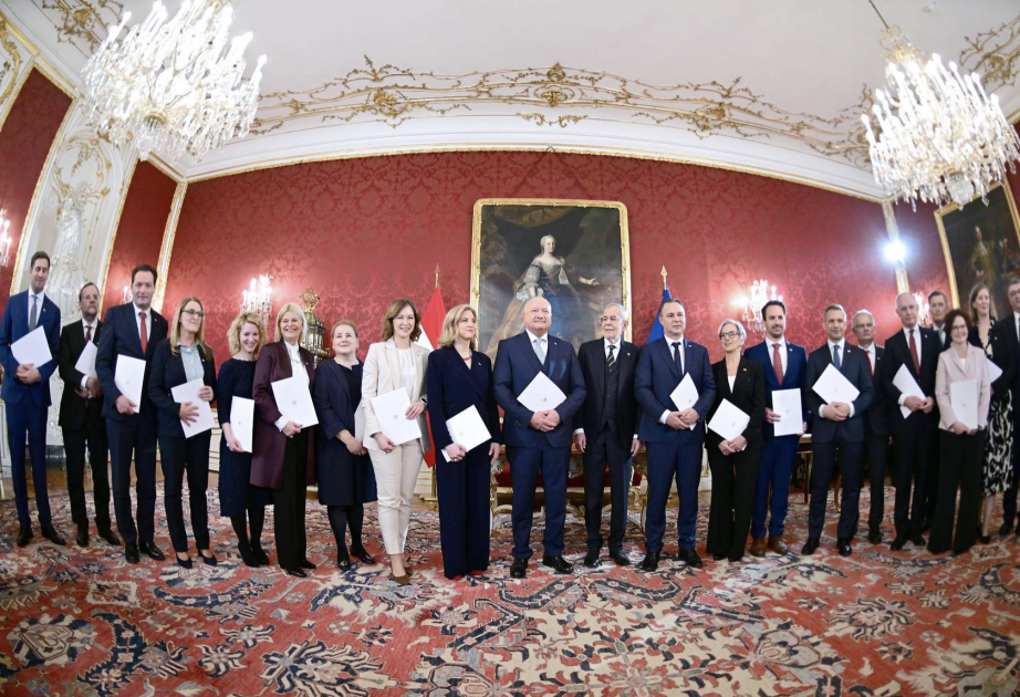 Austria's new gov't sworn in after months of political deadlock