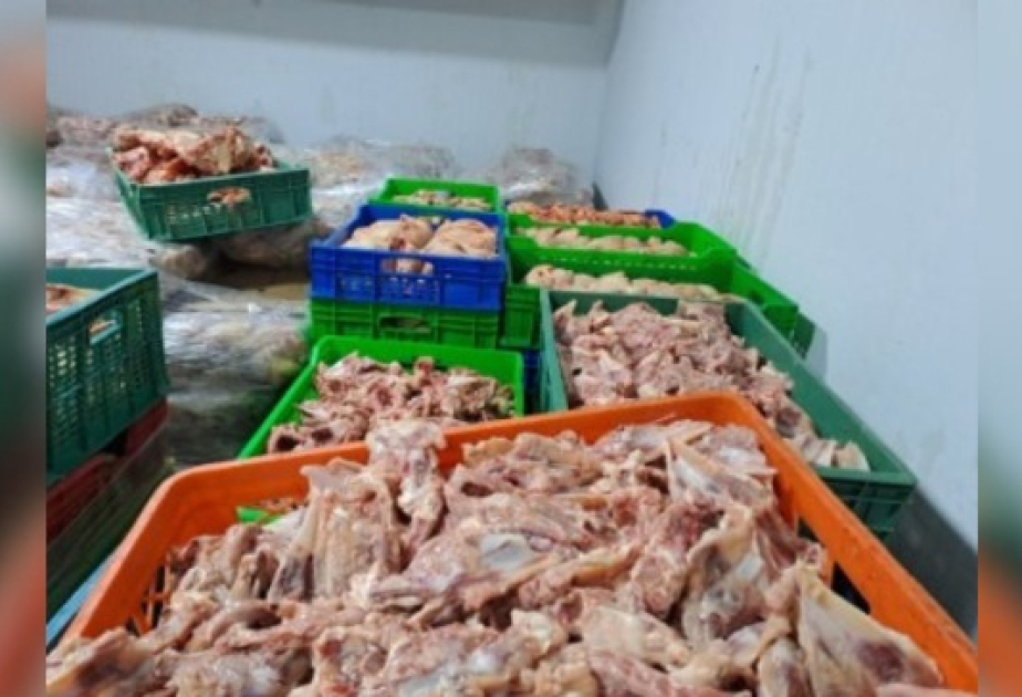 Buzovnada dönər və toyuq əti emalı müəssisəsində nöqsanlar aşkarlanıb