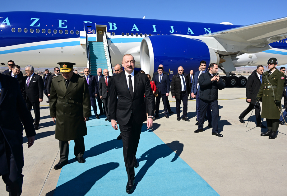 El Presidente de Azerbaiyán llega en visita de trabajo a Türkiye