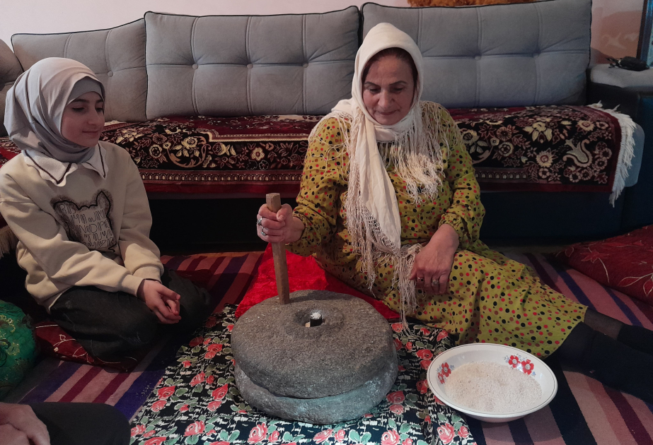 Lənkəran sakini 200-300 illik əl dəyirmanını gələcək üçün saxlayır: Bu dəyirman nəsildən-nəslə keçəcək VİDEO