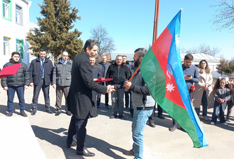 Ağdərənin Həsənriz kəndinə köçən daha 25 ailəyə evlərin açarları təqdim edilib