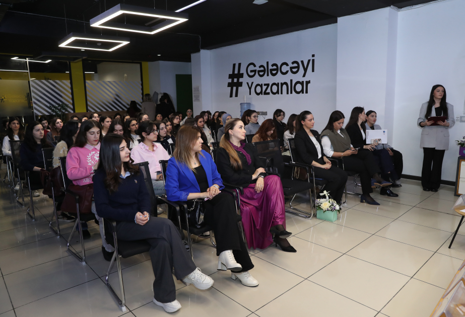 “Qadınlar üçün karyera inkişafı və rəqəmsal bacarıqlar” mövzusunda panel müzakirəsi təşkil edilib