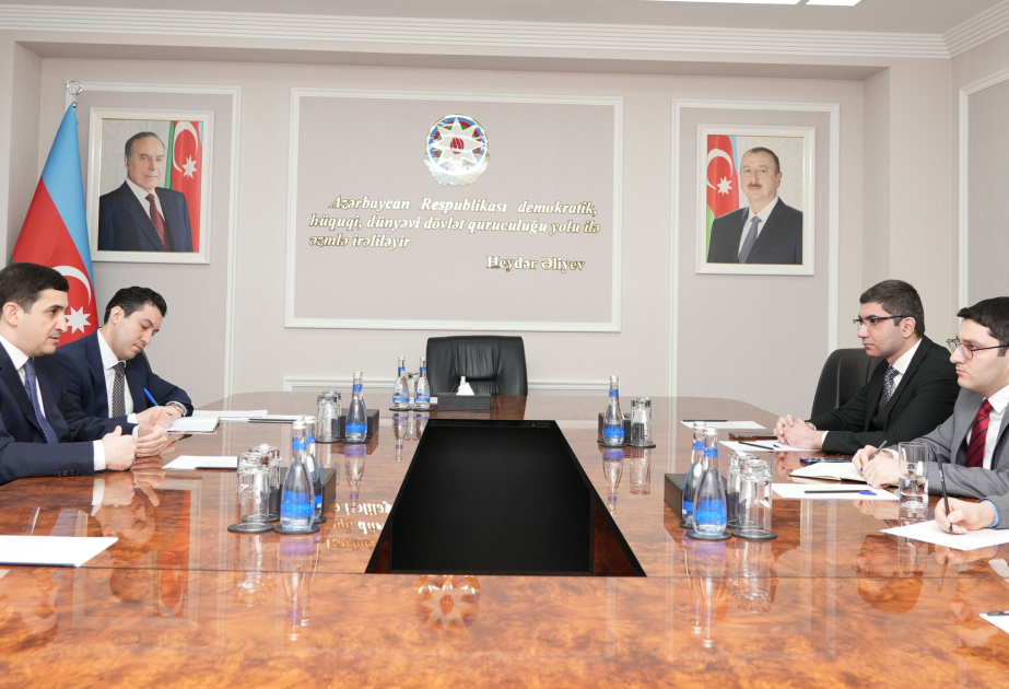 Ədliyyə naziri “Yüksəliş” müsabiqəsinin qalibləri ilə görüşüb