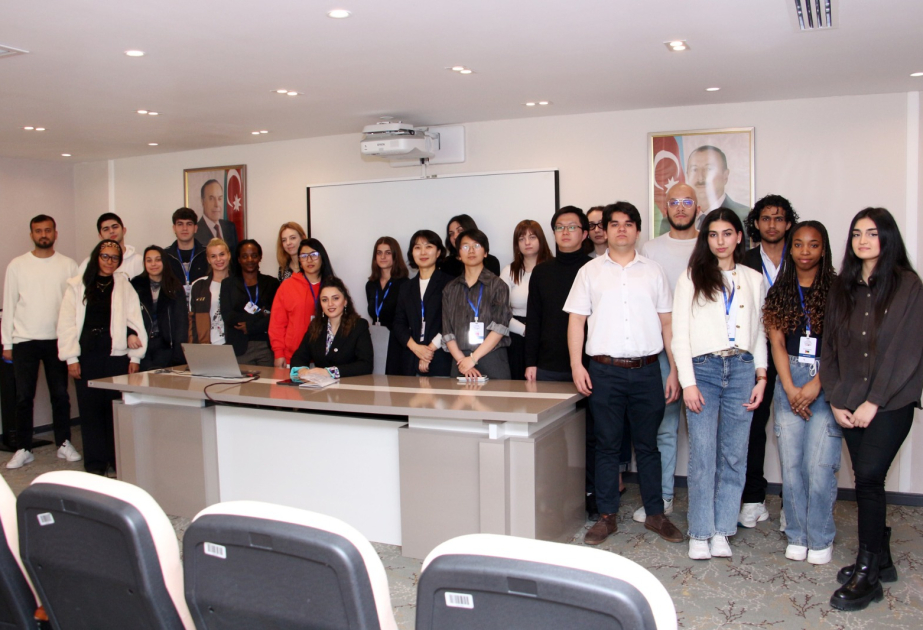 Multikulturalizm məktəbinin iştirakçıları müxtəliflik və Konstitusiya ilə bağlı mühazirə dinləyiblər