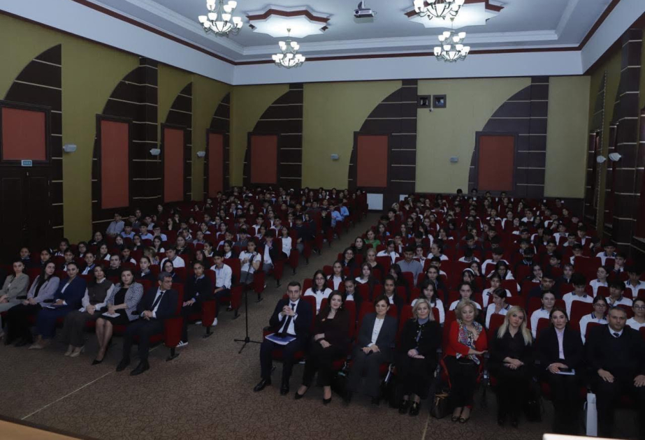 BSU-nun rektoru Naxçıvan şəhərində şagirdlərlə görüşüb