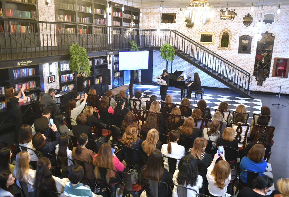 Baku Book Center organiza una velada de música y poesía en honor del Día Internacional de la Mujer