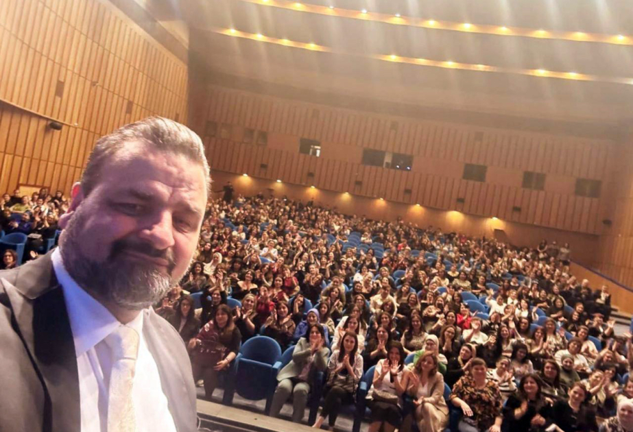 ® “8 Mart” selfisi - Samir Cəfərov bayramı neftçi qadınlarla qeyd etdi