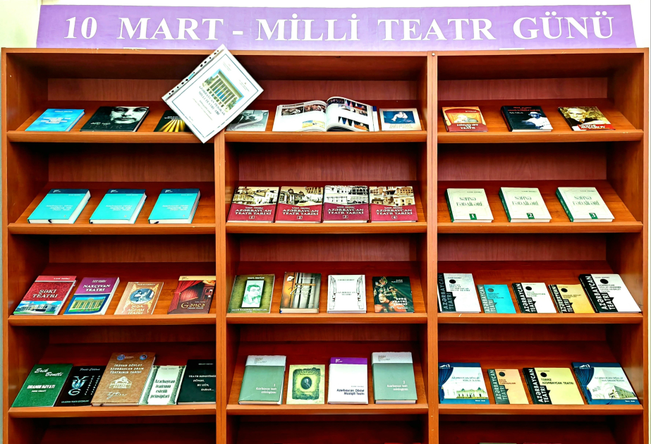 Gənclər Kitabxanasında Milli Teatr Günü münasibətilə silsilə materiallar hazırlanıb