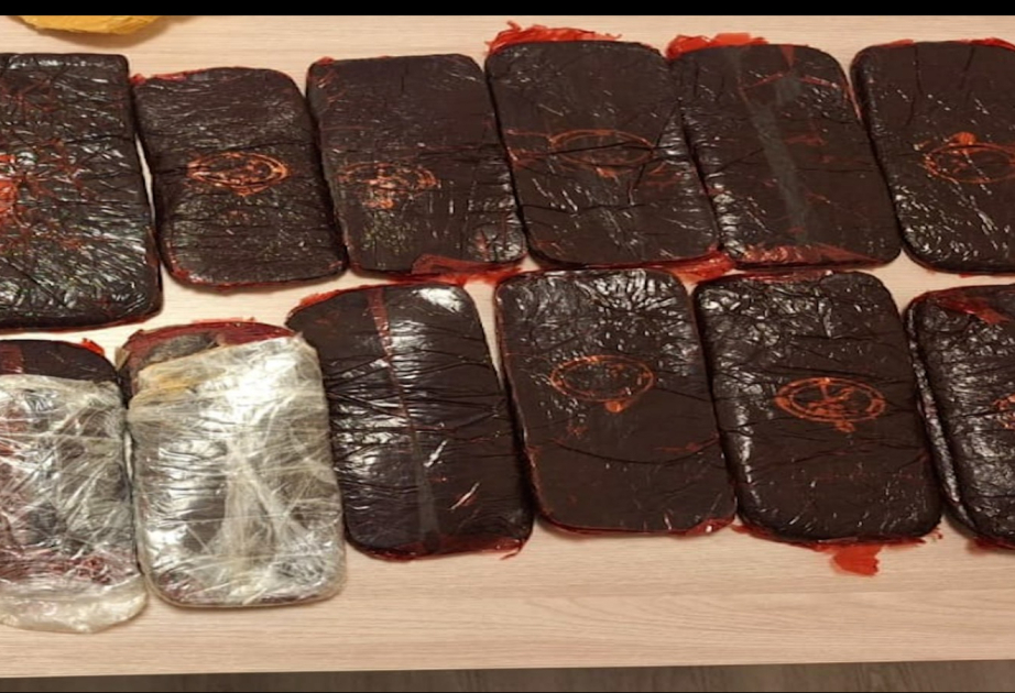 Nəsimi rayonunda keçirilən əməliyyat zamanı 4 kiloqramdan artıq narkotik vasitə aşkarlanıb VİDEO