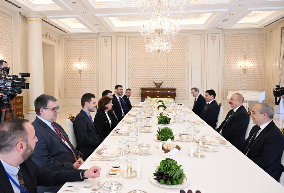 Präsident Ilham Aliyev und Präsidentin Gordana Siljanovska-Davkova treffen sich zum Lunch VIDEO