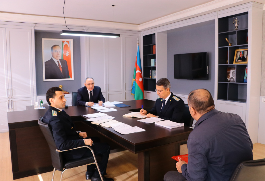 Baş prokuror Suraxanıda vətəndaşların müraciətlərini dinləyib