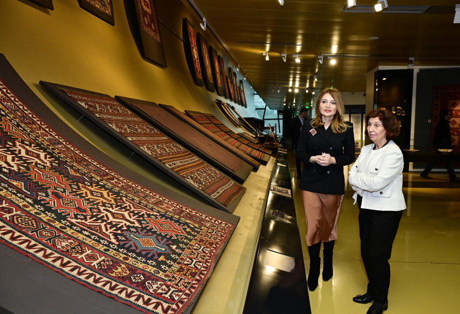 La Presidenta de Macedonia del Norte visita el Museo de Alfombras