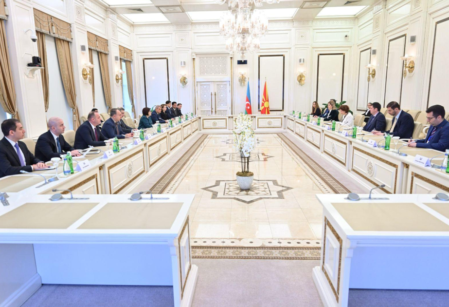 La Presidenta de Milli Majlis se reunió con la Presidenta de Macedonia del Norte