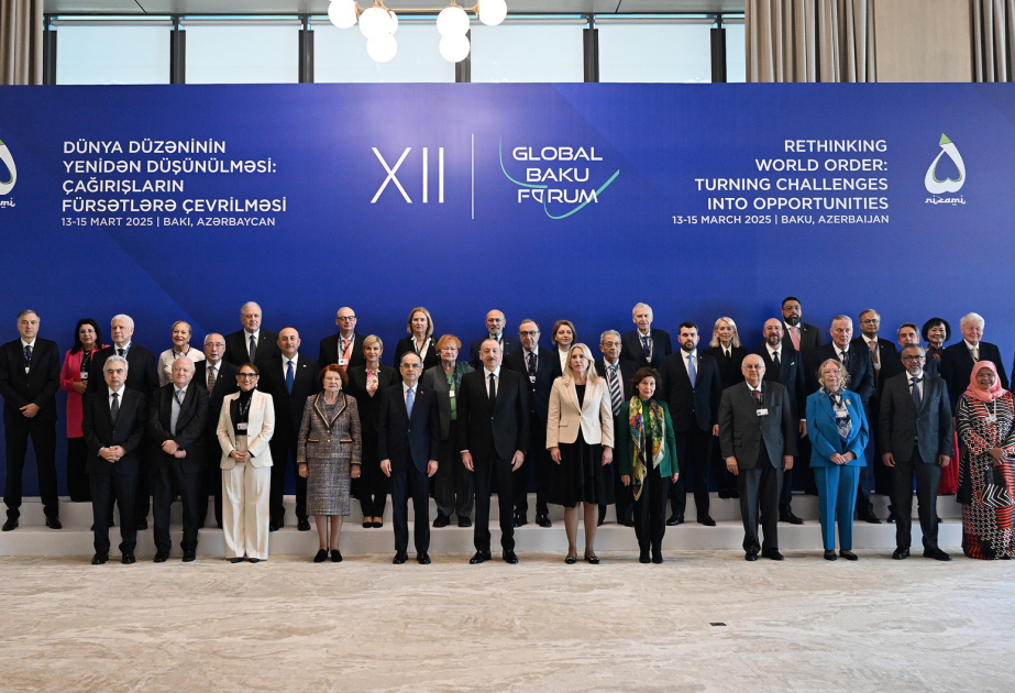 12. Globales Baku-Forum zum Thema “Neubewertung der Weltordnung“ Herausforderungen in Chancen verwandeln“ hat begonnenPräsident Ilham Aliyev nimmt an der Eröffnung des Forums teil - AKTUALISIERT VIDEO