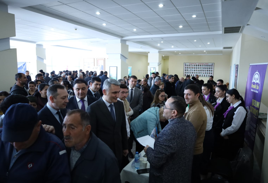 Şəmkirdə əmək yarmarkasında 100-dən çox vakansiya təqdim olunub