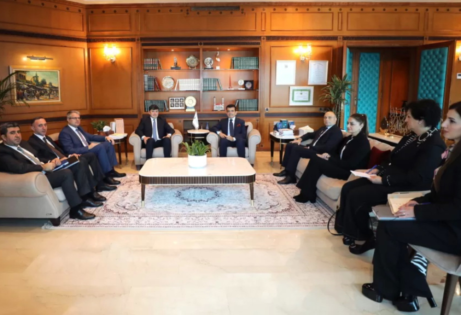 Delegation of Azerbaijan’s State Committee on Work with Diaspora meets with ICESCO Director-General