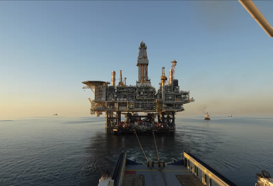 Azerbaijani oil price falls below $74