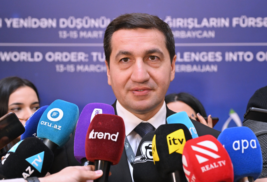 Hikmat Hajiyev spricht über Personen, die beschuldigt werden, Verbrechen gegen das aserbaidschanische Volk begangen zu haben