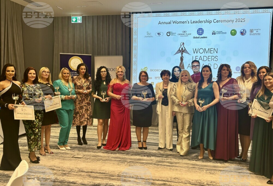 Bulgaria's first and only female Prime Minister Reneta Indzhova receives highest honour at women leaders awards