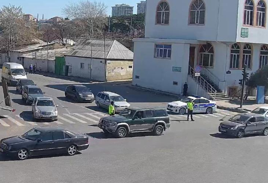 “Baksol yolu”nda yük avtomobili aşıb, nəqliyyatın hərəkəti məhdudlaşdırılıb